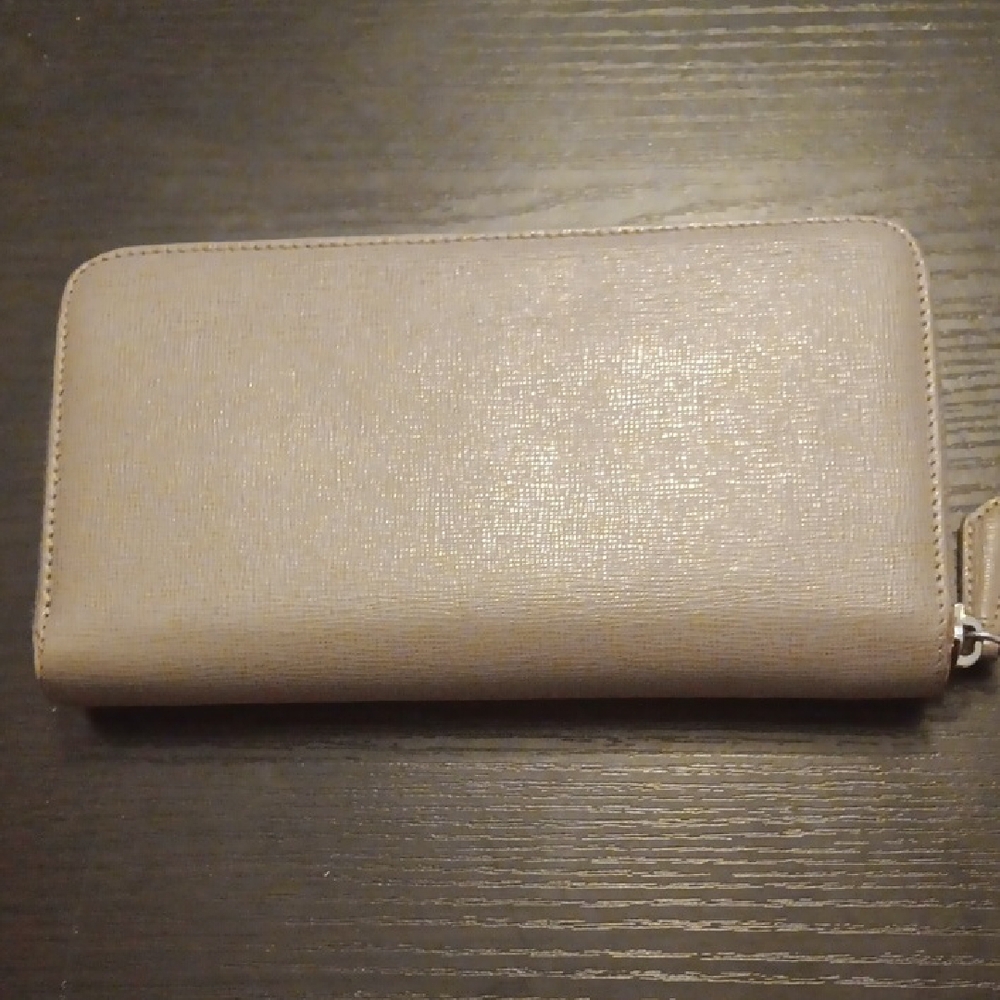 Fendi Full Zip Around Tan Women's Wallet (EUC) - Picture 3 of 13